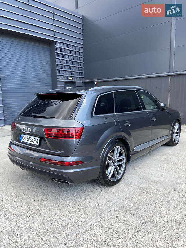 Позашляховик / Кросовер Audi Q7 2015 в Києві