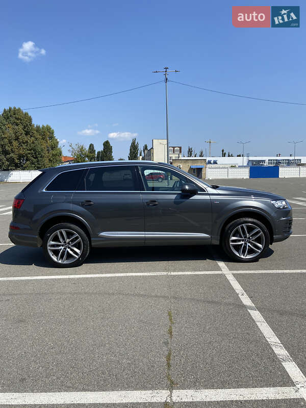 Позашляховик / Кросовер Audi Q7 2015 в Києві