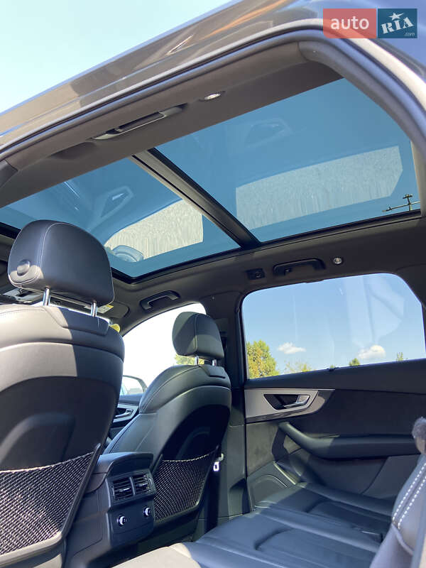 Позашляховик / Кросовер Audi Q7 2015 в Києві
