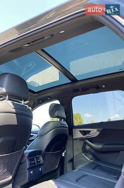 Внедорожник / Кроссовер Audi Q7 2015 в 