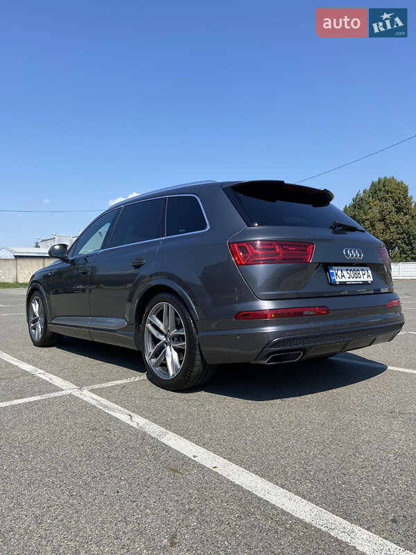 Позашляховик / Кросовер Audi Q7 2015 в Києві