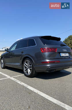 Внедорожник / Кроссовер Audi Q7 2015 в 