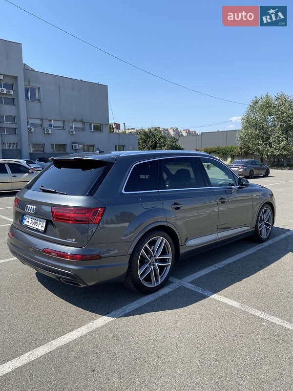 Позашляховик / Кросовер Audi Q7 2015 в Києві