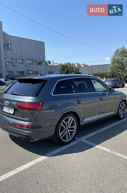 Внедорожник / Кроссовер Audi Q7 2015 в 
