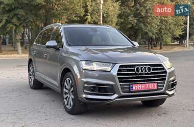 Внедорожник / Кроссовер Audi Q7 2017 в 