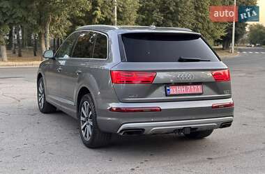 Внедорожник / Кроссовер Audi Q7 2017 в 