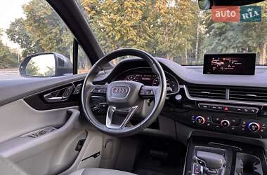 Внедорожник / Кроссовер Audi Q7 2017 в 