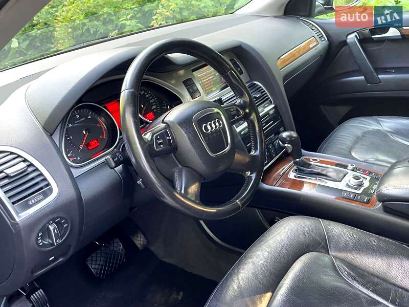 Позашляховик / Кросовер Audi Q7 2010 в Івано-Франківську