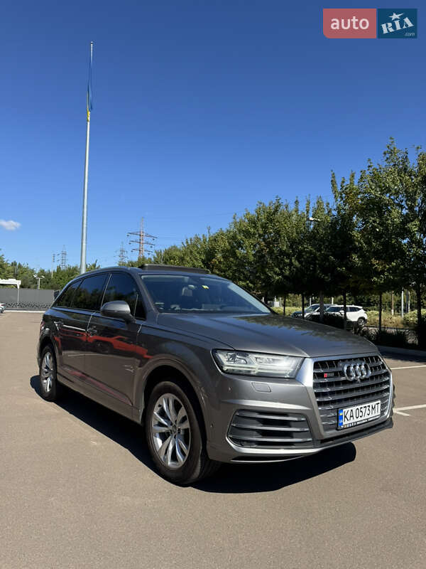 Внедорожник / Кроссовер Audi Q7 2016 в 