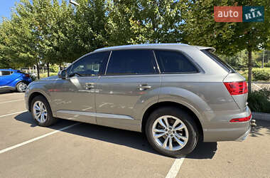 Внедорожник / Кроссовер Audi Q7 2016 в 