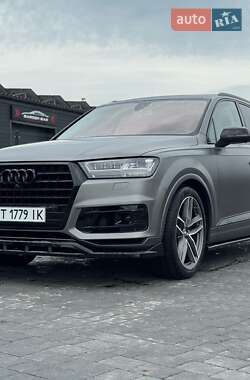 Внедорожник / Кроссовер Audi Q7 2015 в 