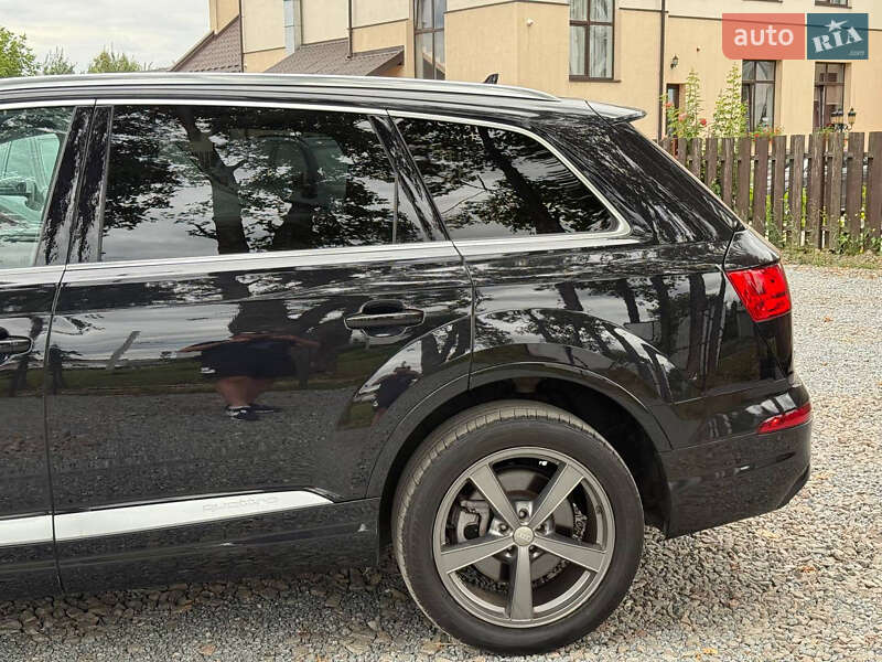 Позашляховик / Кросовер Audi Q7 2016 в Стрию