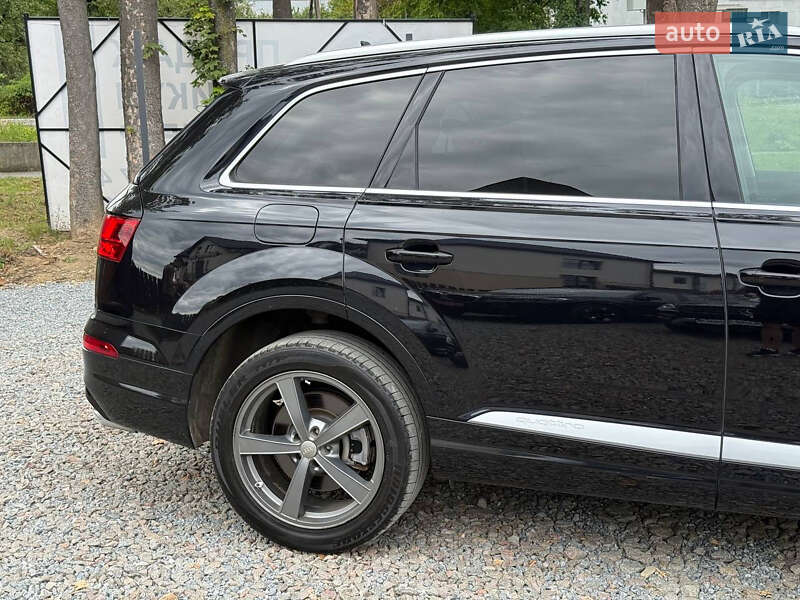 Позашляховик / Кросовер Audi Q7 2016 в Стрию