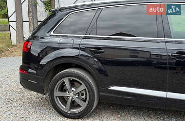 Внедорожник / Кроссовер Audi Q7 2016 в 