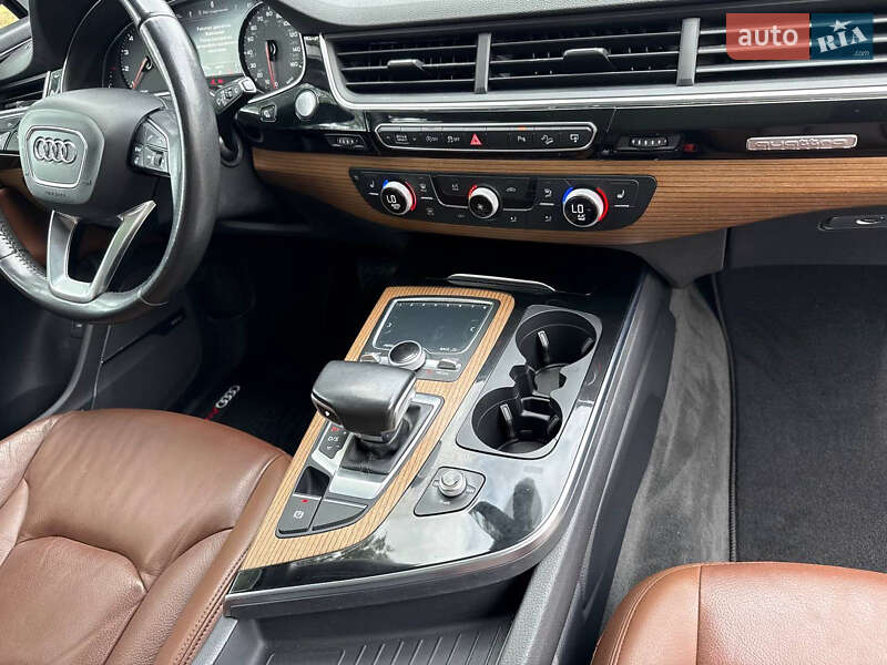 Позашляховик / Кросовер Audi Q7 2016 в Стрию
