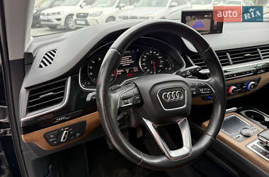 Внедорожник / Кроссовер Audi Q7 2016 в 