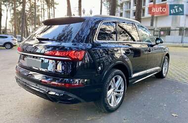 Внедорожник / Кроссовер Audi Q7 2021 в 