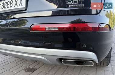 Внедорожник / Кроссовер Audi Q7 2017 в 