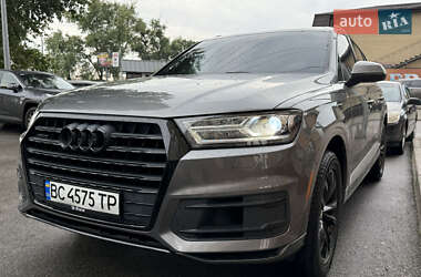 Внедорожник / Кроссовер Audi Q7 2017 в 