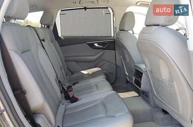 Позашляховик / Кросовер Audi Q7 2019 в 