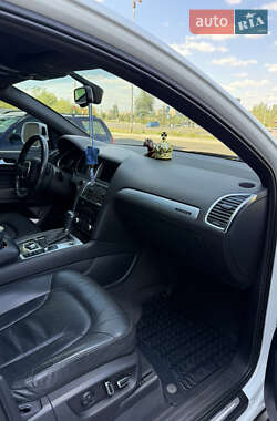 Внедорожник / Кроссовер Audi Q7 2011 в 