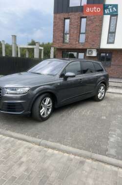 Внедорожник / Кроссовер Audi Q7 2016 в 