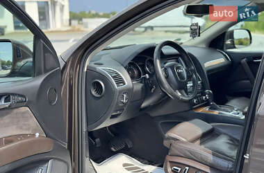 Позашляховик / Кросовер Audi Q7 2010 в 