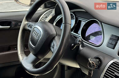 Позашляховик / Кросовер Audi Q7 2010 в 