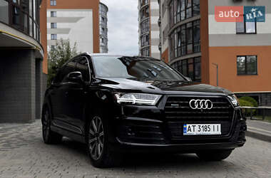 Внедорожник / Кроссовер Audi Q7 2015 в 