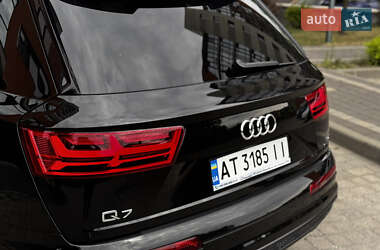 Внедорожник / Кроссовер Audi Q7 2015 в 