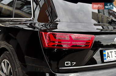 Внедорожник / Кроссовер Audi Q7 2015 в 