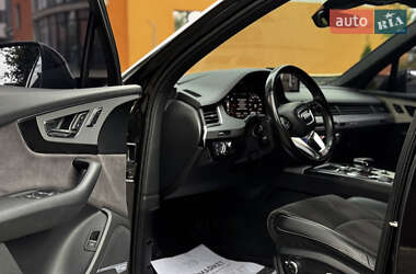 Внедорожник / Кроссовер Audi Q7 2015 в 