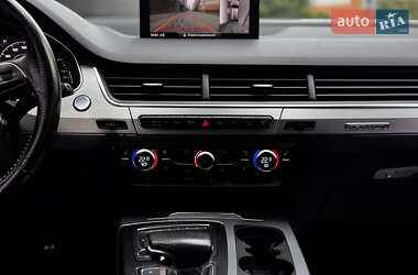 Внедорожник / Кроссовер Audi Q7 2015 в 