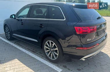 Внедорожник / Кроссовер Audi Q7 2016 в 