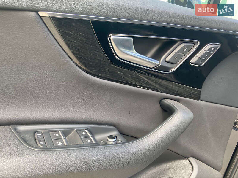 Позашляховик / Кросовер Audi Q7 2017 в Києві