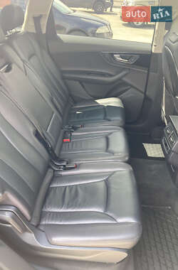 Внедорожник / Кроссовер Audi Q7 2017 в 