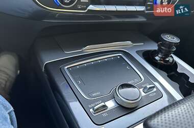 Внедорожник / Кроссовер Audi Q7 2015 в 