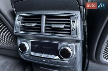 Внедорожник / Кроссовер Audi Q7 2015 в 