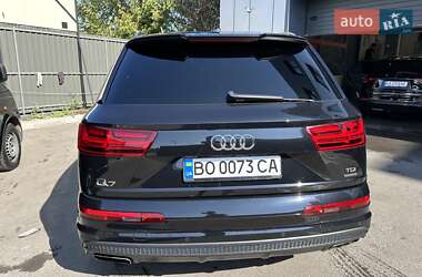 Внедорожник / Кроссовер Audi Q7 2015 в 