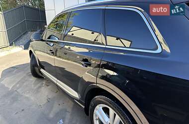 Внедорожник / Кроссовер Audi Q7 2015 в 