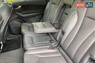 Внедорожник / Кроссовер Audi Q7 2016 в 