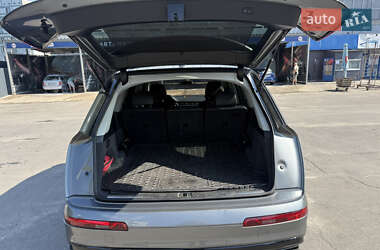 Внедорожник / Кроссовер Audi Q7 2015 в 