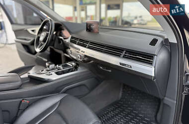 Внедорожник / Кроссовер Audi Q7 2015 в 