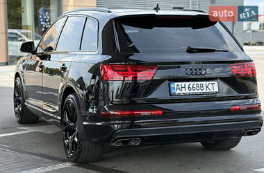 Внедорожник / Кроссовер Audi Q7 2015 в 