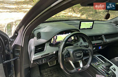 Внедорожник / Кроссовер Audi Q7 2016 в 