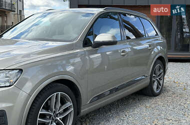 Внедорожник / Кроссовер Audi Q7 2017 в 