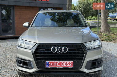 Внедорожник / Кроссовер Audi Q7 2017 в 