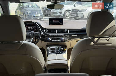 Внедорожник / Кроссовер Audi Q7 2017 в 