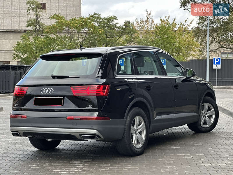Позашляховик / Кросовер Audi Q7 2017 в Дніпрі