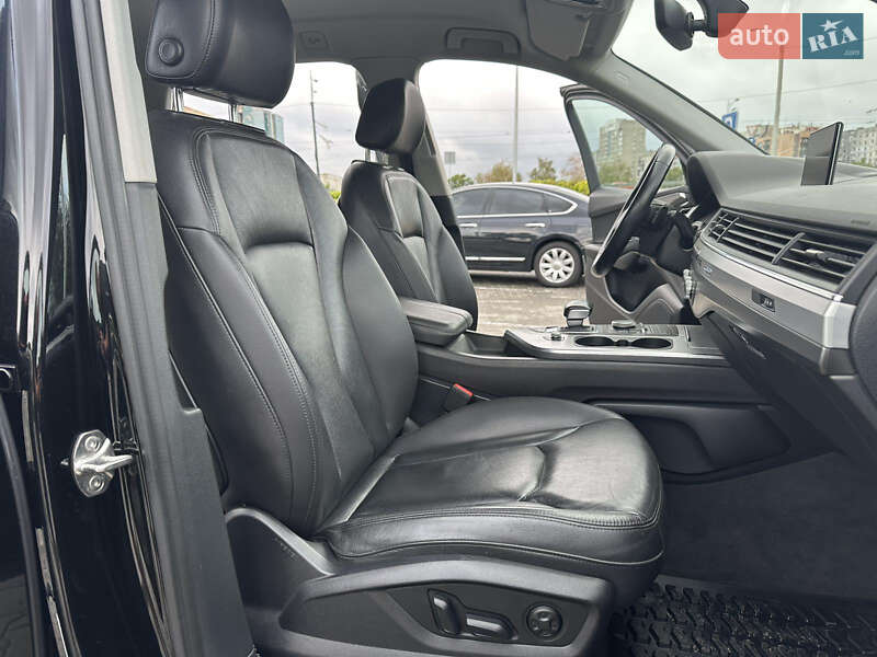 Позашляховик / Кросовер Audi Q7 2017 в Дніпрі